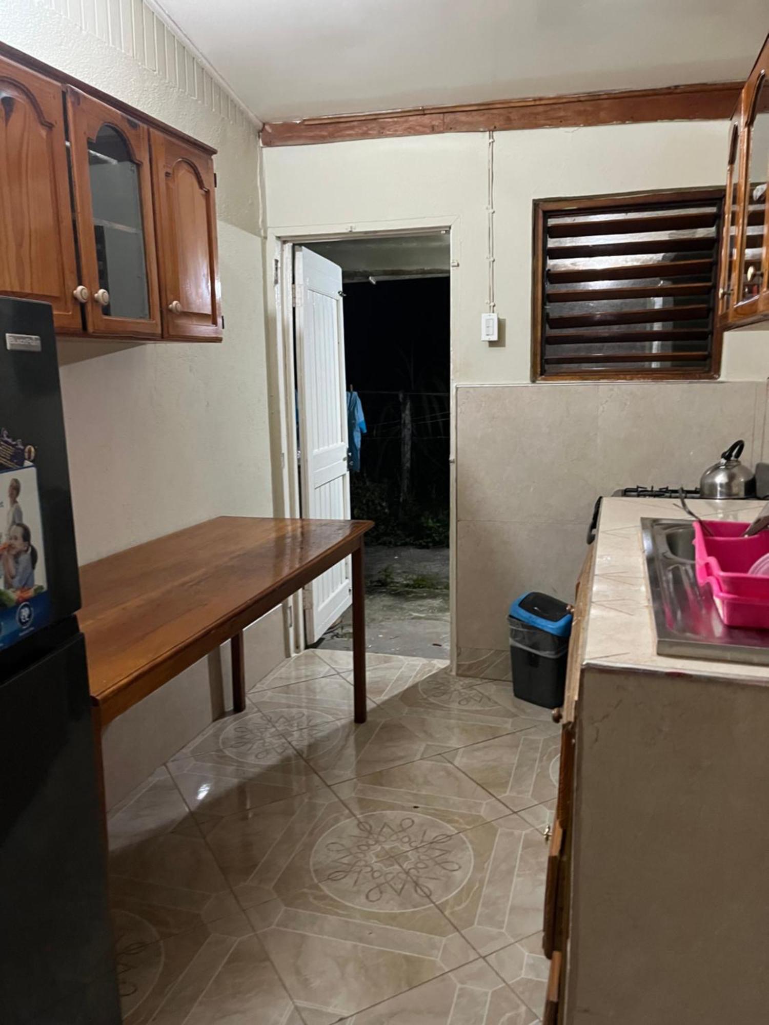 Andre'S Guest House Негрил Стая снимка