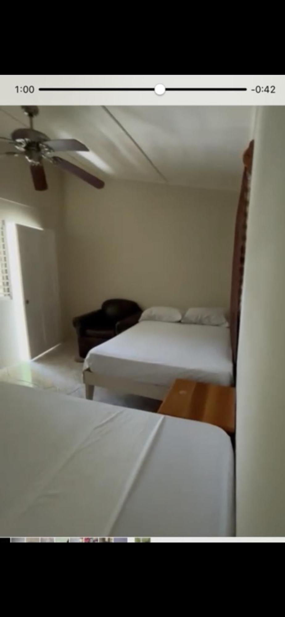 Andre'S Guest House Негрил Екстериор снимка